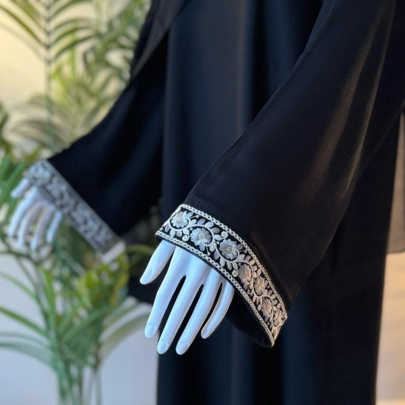 HIBA - Lace Closed Zoom Abaya