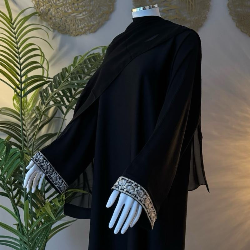 HIBA - Lace Closed Zoom Abaya